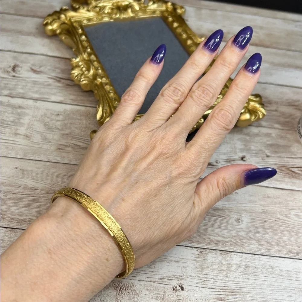 Monet elegant gold